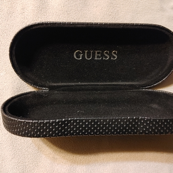 Guess Brand Eyeware Case - Picture 2 of 4